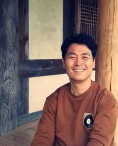 아픈 삶의 이야기들 시에 담아 위무 < 시 < 기사본문 - 문학뉴스 아픈 삶의 이야기들 시에 담아 위무 < 시 < 기사본문 - 문학뉴스
